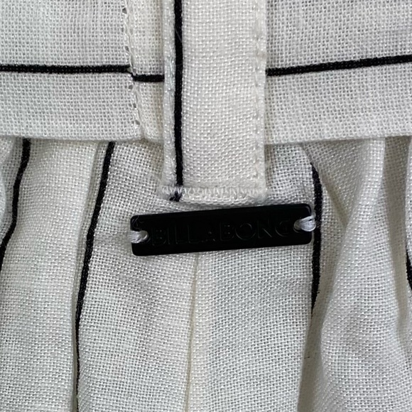 Billabong Women’s White w/Black Stripes Come‎ At Me High Waisted Short Sz L - Picture 10 of 13